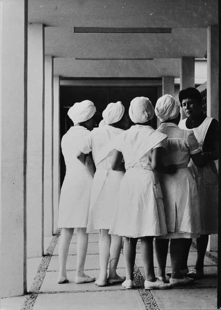 Maestro manifestante perseguido por policía